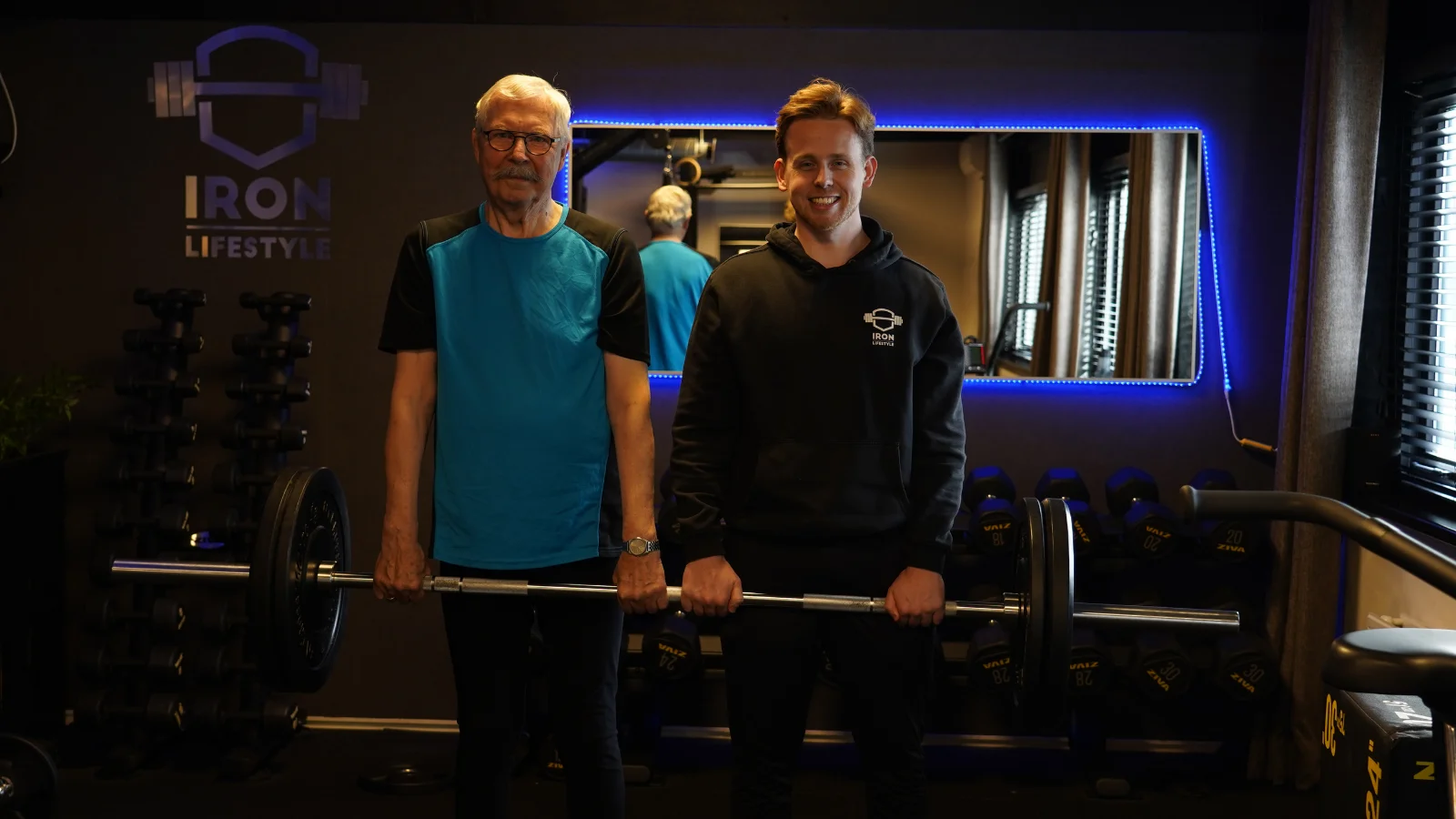 Hoge leeftijd cliënt samen met zijn Personal Trainer Robbin
